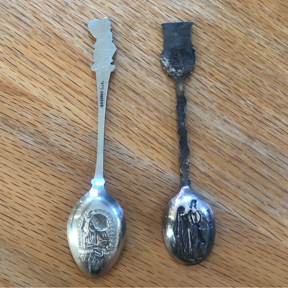 Beautiful Vintage Christmas Bundle of 2 spoons with incredible details - Picture 3 of 15